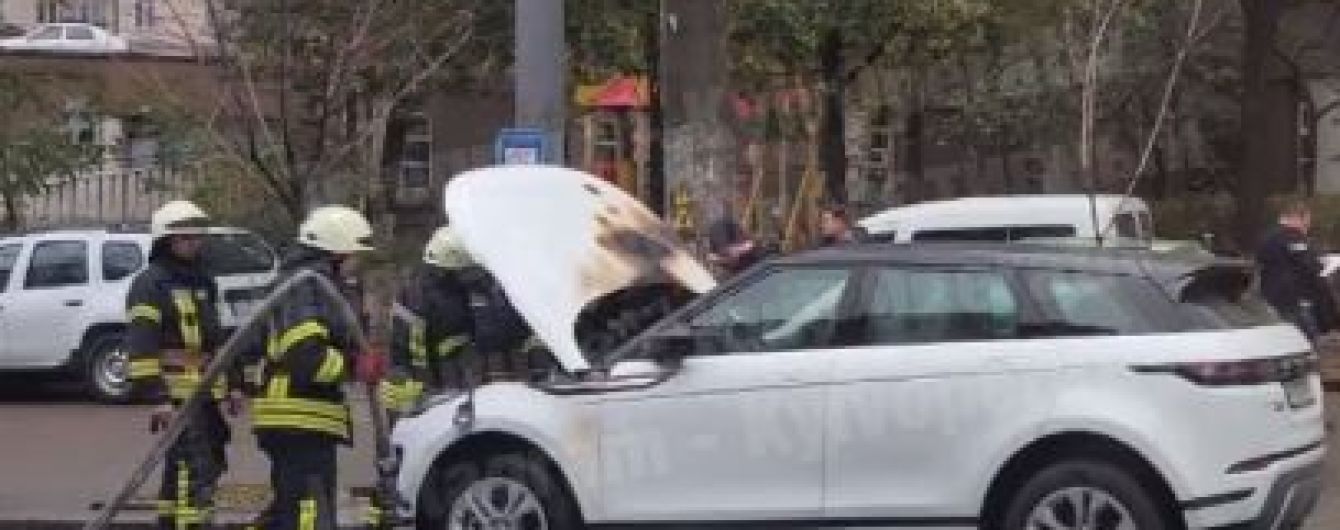 У центрі Києві палав Range Rover