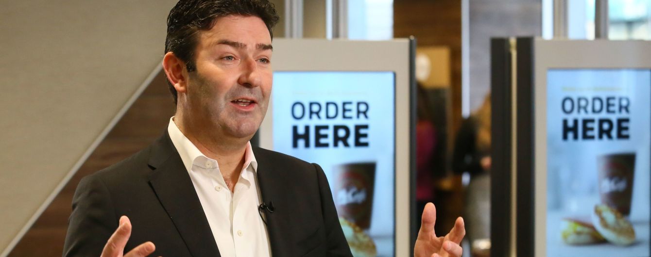 Руководителя McDonald's уволили из-за романа с работницей