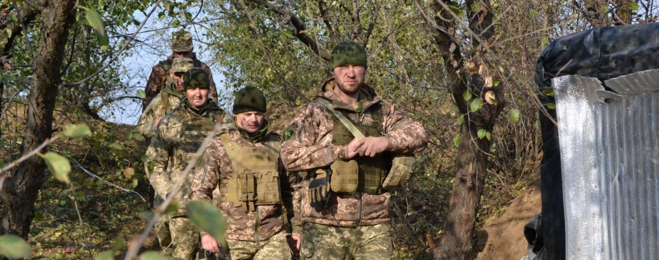 На Донбасі 16 обстрілів терористів: боєць ООС поранений