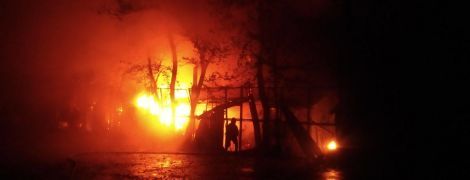 У Рівному у центральному парку палає ресторан – ДСНС