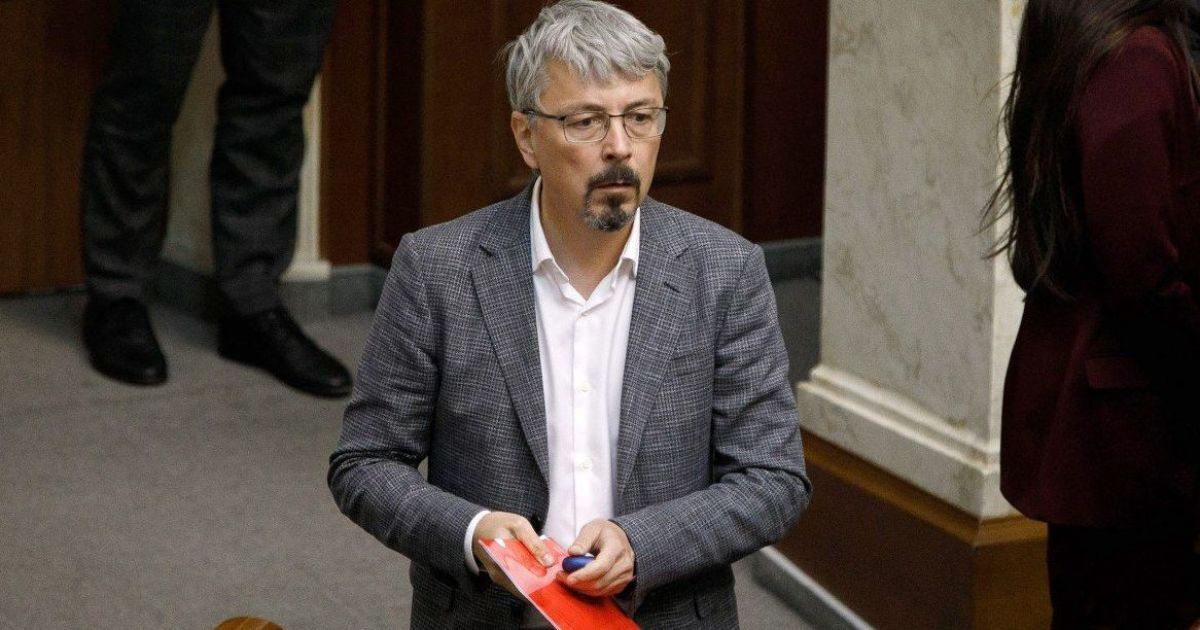 "Россия косвенно финансировала "телеканалы Медведчука" - министр культуры