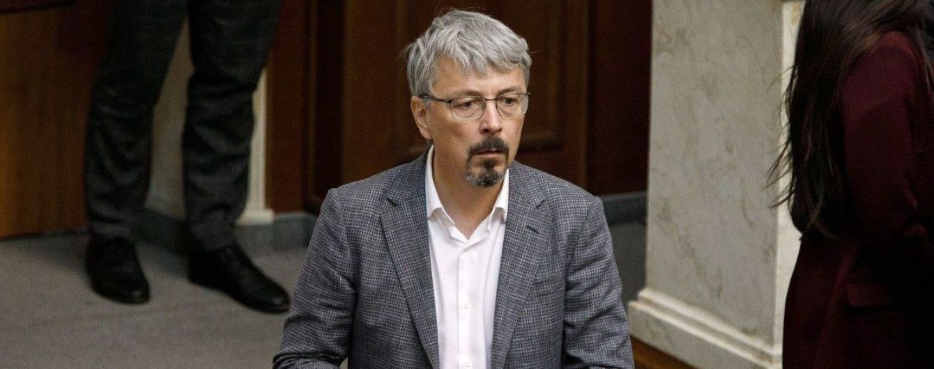 Журналісти кажуть, що Ткаченко три роки живе на Трухановому острові. Нардеп назвав це домислом