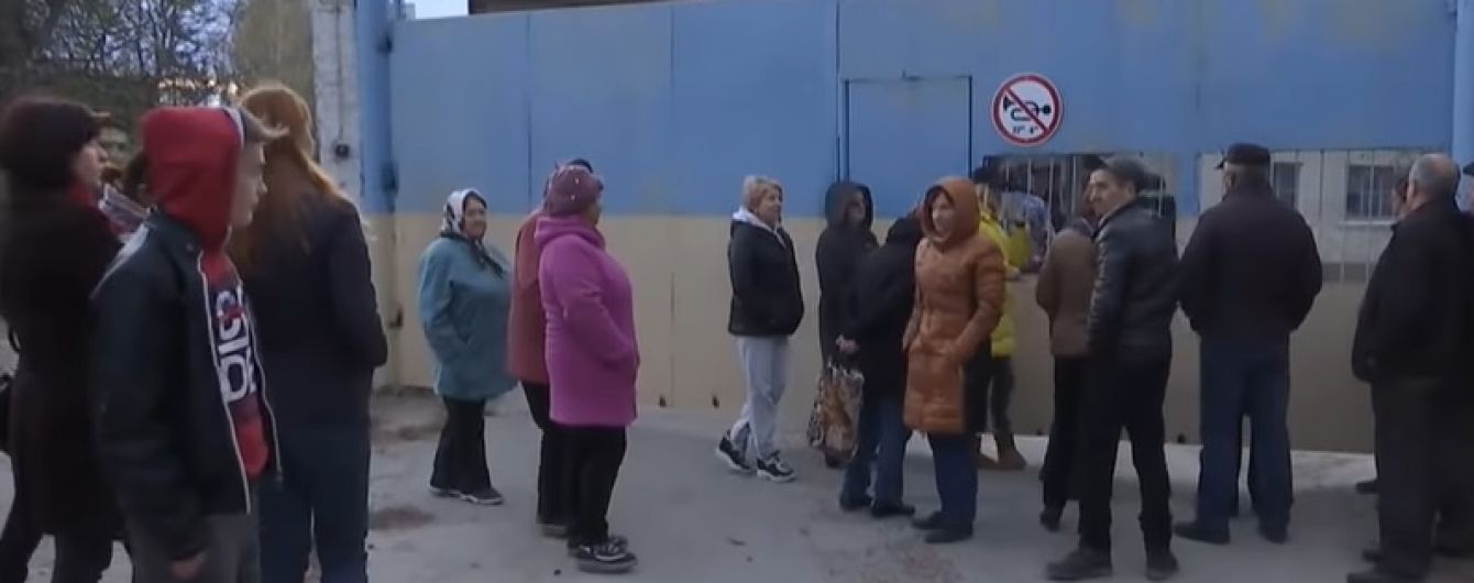 На Тернопільщині люди вимагають закрити елеватор, через який кілька місяців живуть у червоному снігопаді