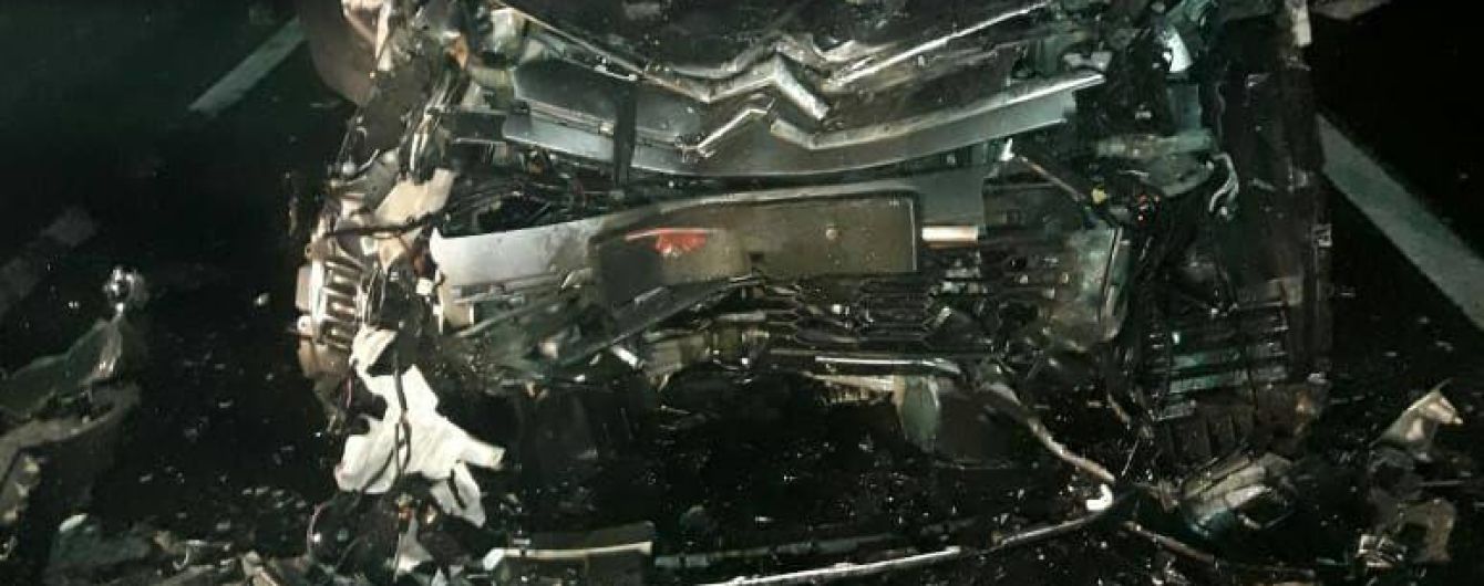 Понівечені автомобілі та загиблі пасажири. На Львівщині сталася смертельна ДТП