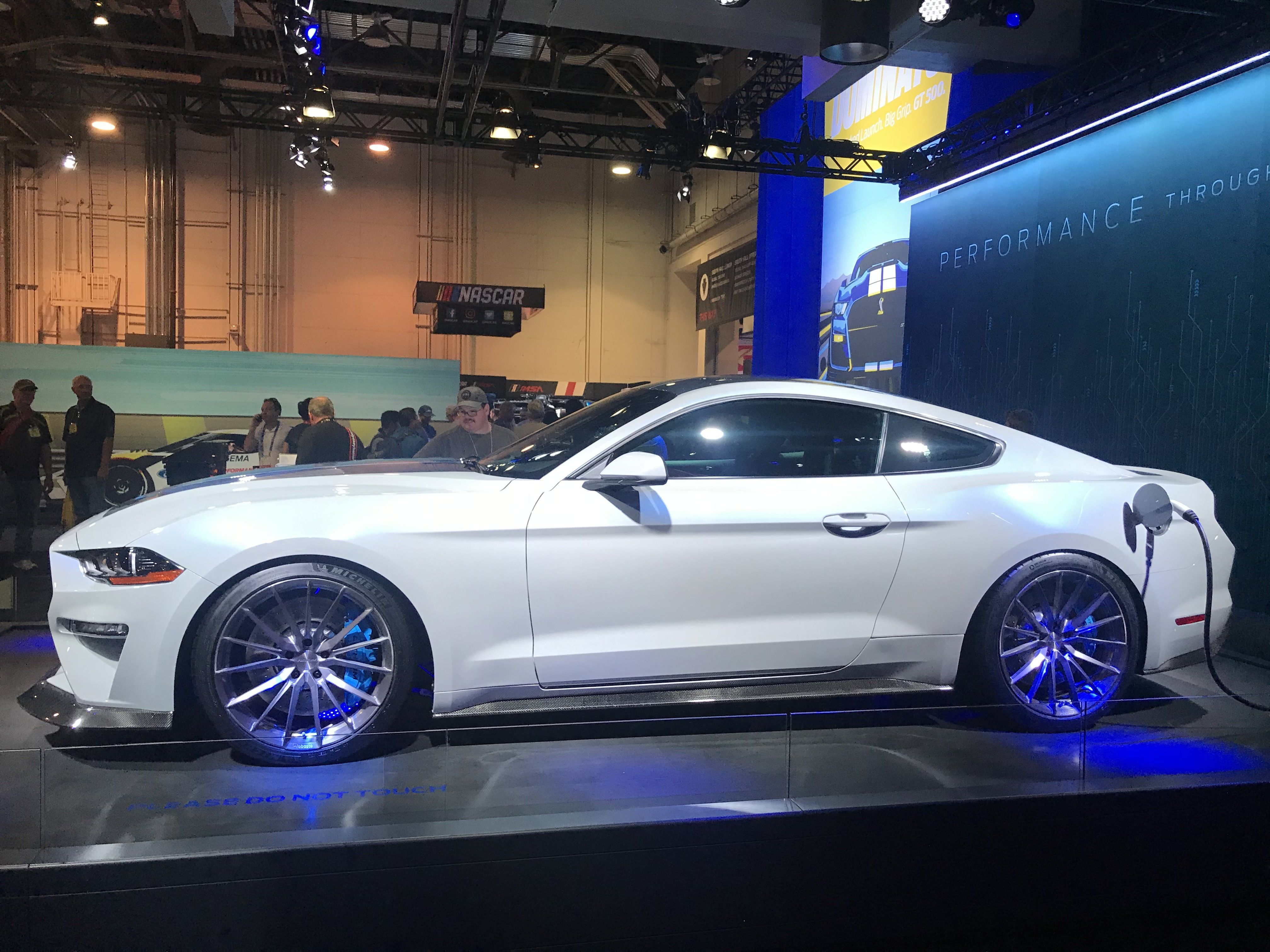 Mustang Lithium_1