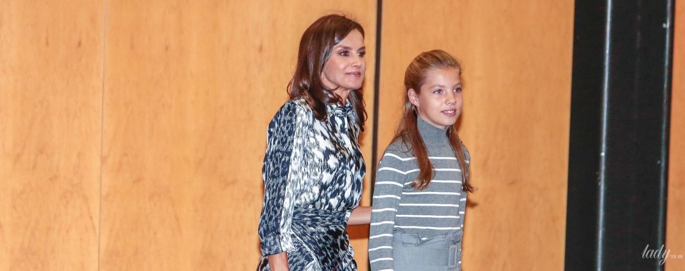 У вбранні з хижим принтом від Victoria Beckham: яскравий вихід королеви Летиції