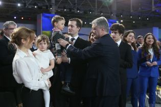 На фоне расследований Порошенко начал перерегистрировать кондитерский бизнес на сына