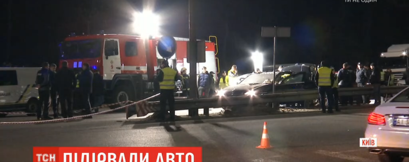 Полиция ищет мотоциклиста, который бросил взрывчатку в автомобиль российско-украинского бизнесмена