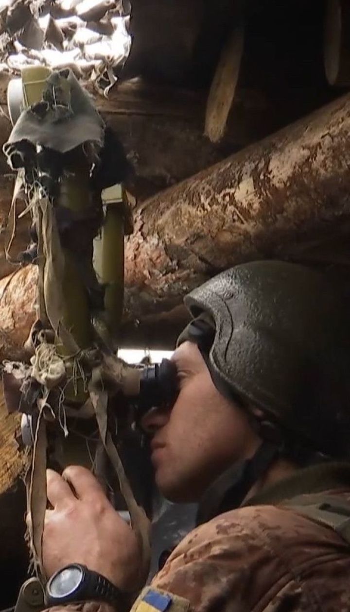 Ворожі війська стріляють із важкого озброєння уздовж Торецька
