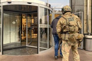 СБУ проводит обыски в столичном бизнес-центре "Парус"