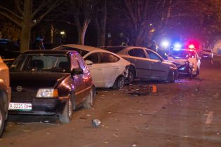 У Києві п'яний водій на позашляховику розбив 9 авто