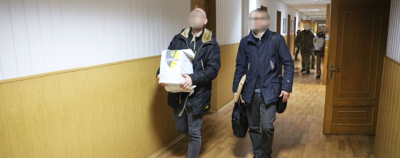 НАБУ вилучила у Міноборони 15 томів документів у справі про закупівлі "Богданів"