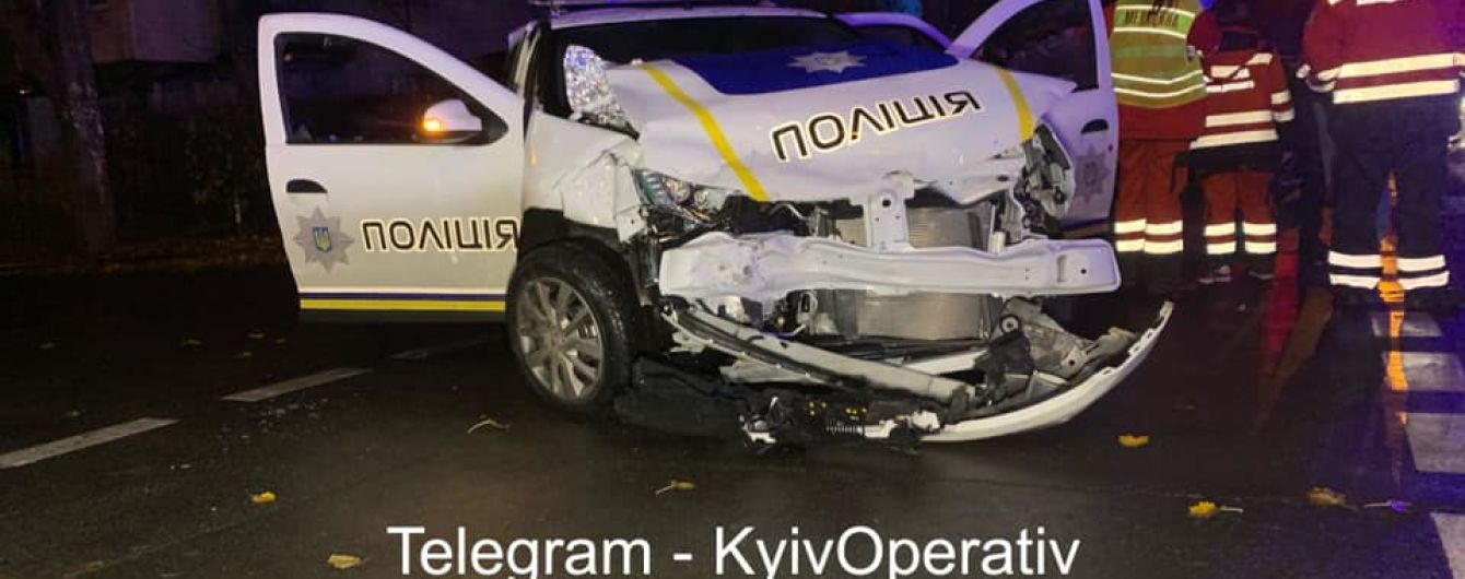 В Киеве в ДТП двух автомобилей пострадали сразу трое полицейских