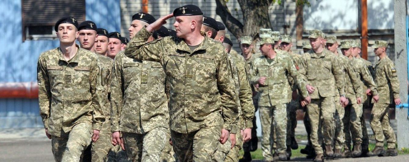 Міністр оборони виступає за скорочення терміну служби в армії