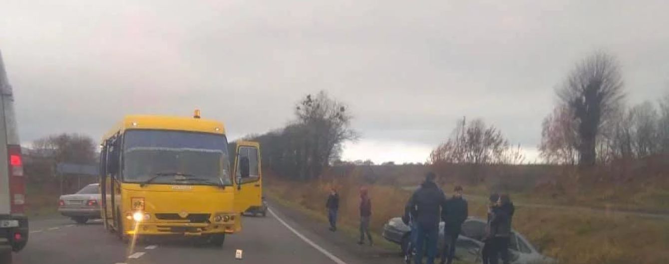 На Львовщине школьный автобус попал в ДТП
