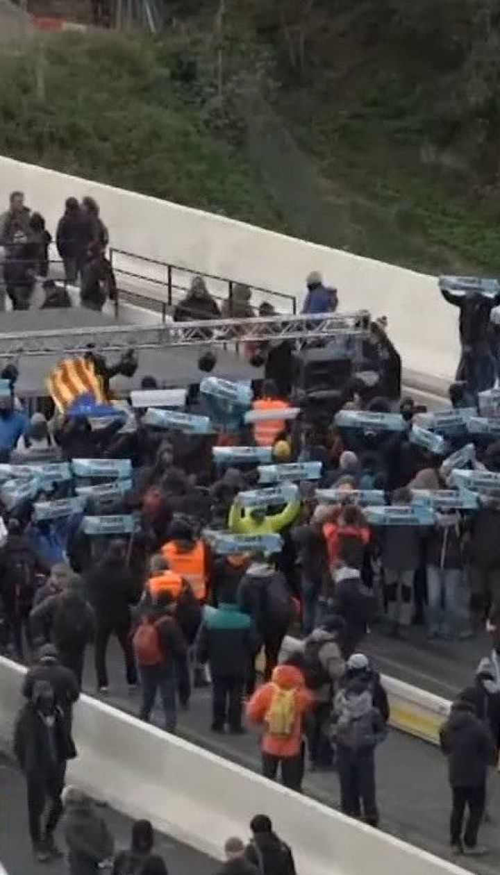 Каталонські сепаратисти перекрили одну із головних автомагістралей в регіоні