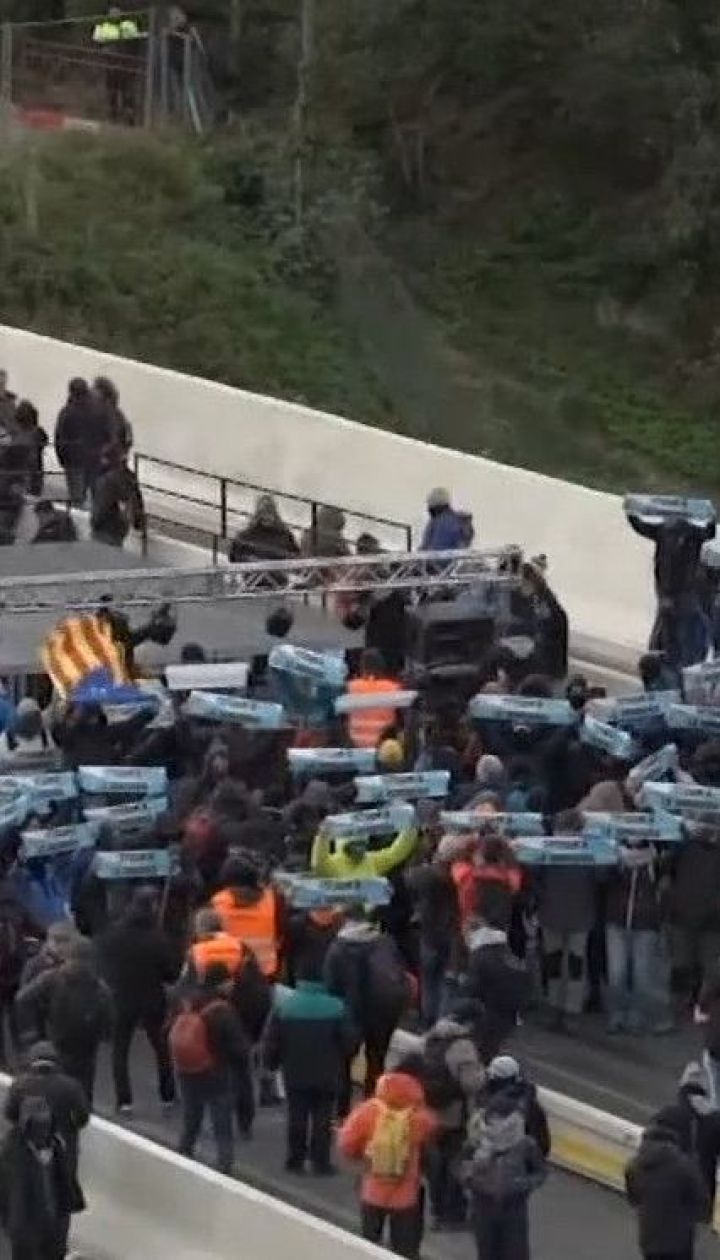 Каталонские сепаратисты перекрыли одну из главных автомагистралей в регионе