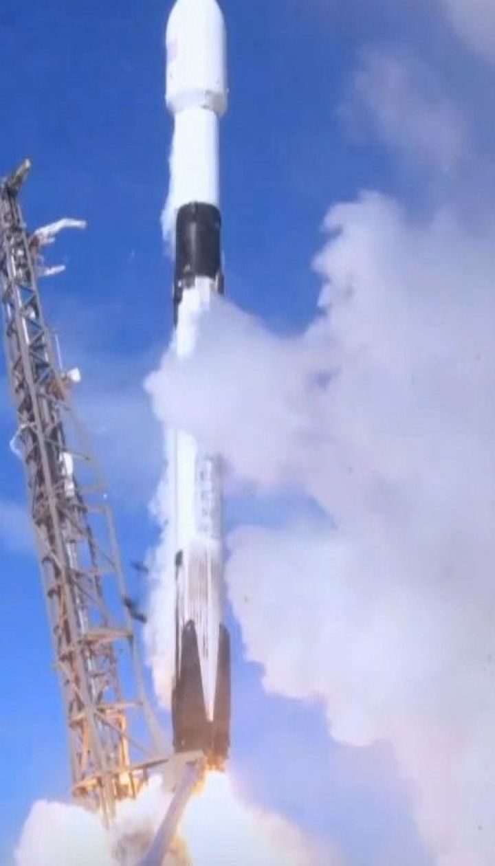 SpaceX запустила ракету Falcon 9 с 60 мини-спутниками, которые весят четыре тонны