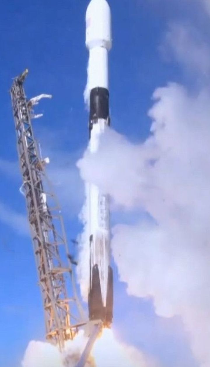 SpaceX запустила ракету Falcon 9 з 60 мінісупутниками, які важать чотири тонни
