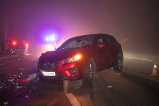 В Днепре водитель минибуса устроил серьезную аварию и сбежал без авто
