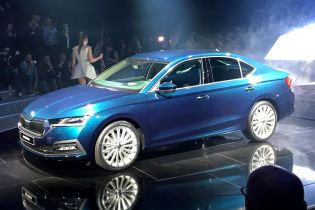 Skoda официально представила новую Octavia. Видео
