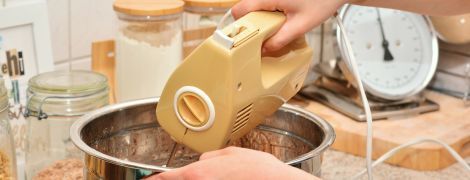 Міксер затягнув шарф француженки і задушив її на очах у сина