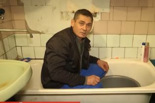 На Днепропетровщине тысячи военных и их семьи третий месяц сидят без воды