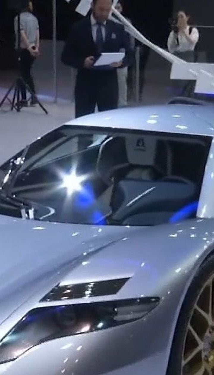 У Дубаї японці представили найшвидшу в світі електромашину