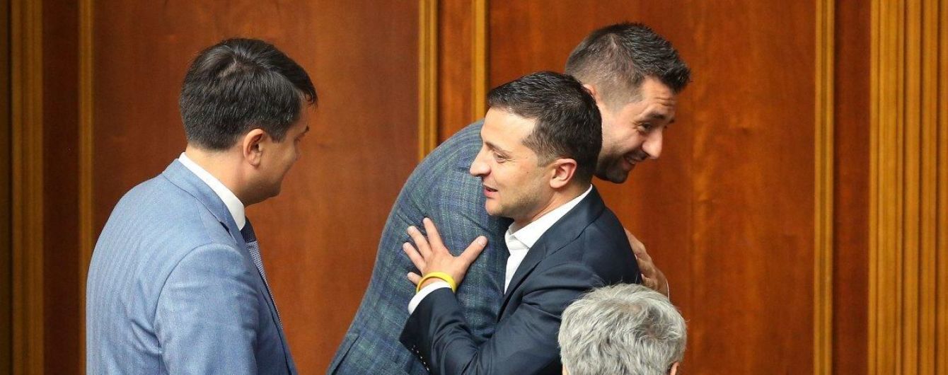 Зеленский перед заседанием Совета уговаривал "слуг народа" голосовать за рынок земли
