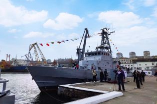 Военно-морским силам передали патрульные катера и судно