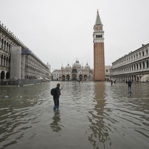 Венеция уходит под воду: первые кадры смертоносного наводнения