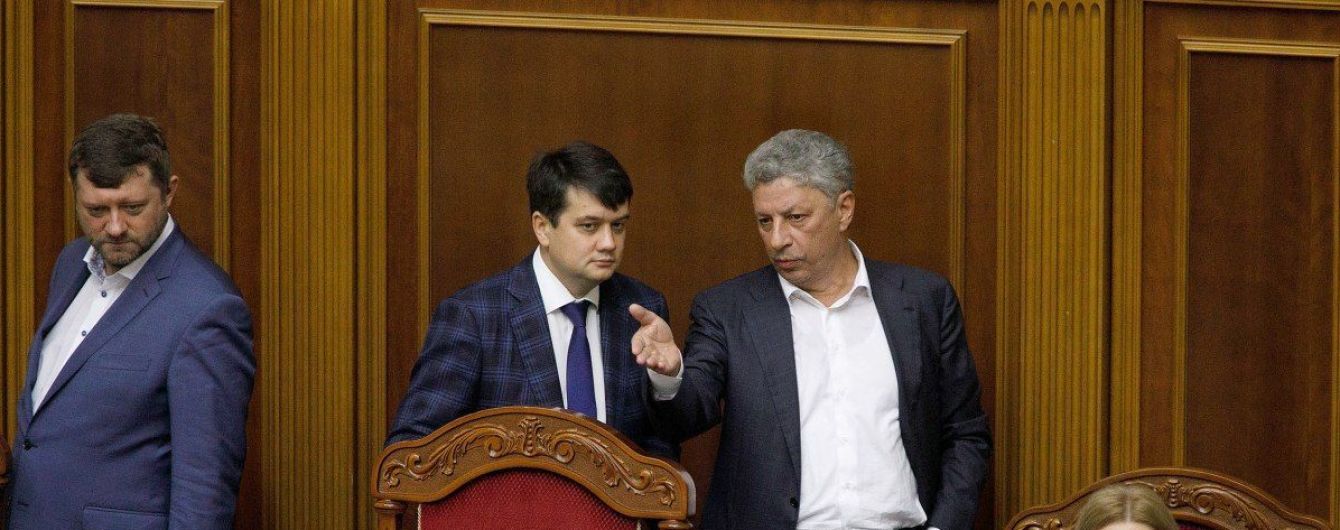 Блокирование трибуны и президиума, уговоры президента Зеленского: как депутаты принимали закон о земле