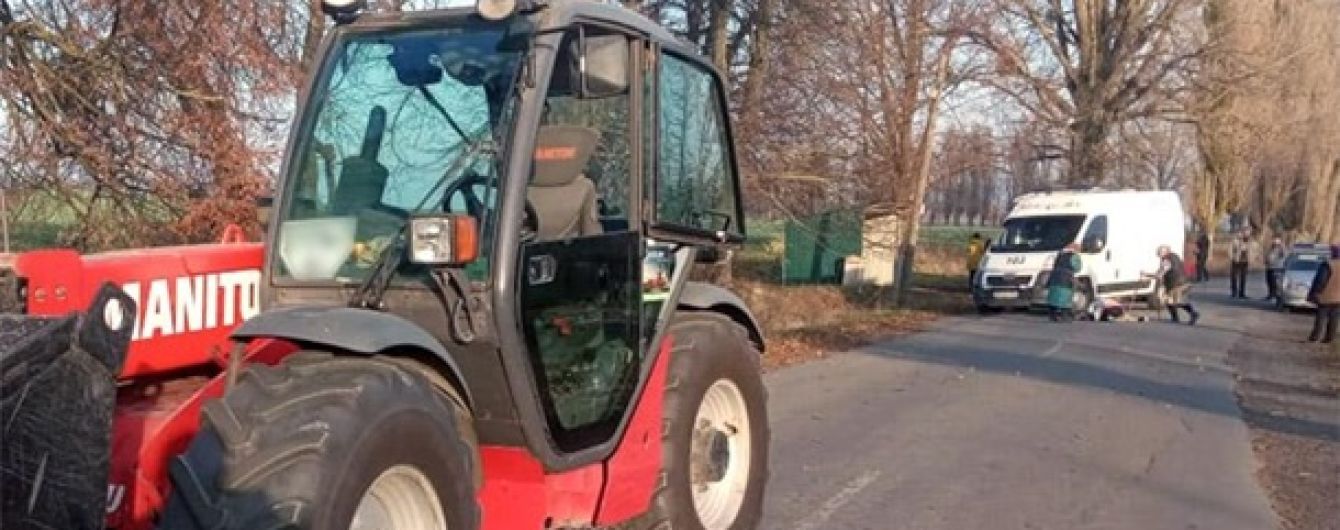 У Хмельницькій області під колесами трактора загинула дитина