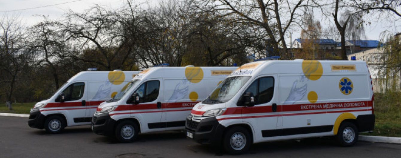 Волинські лікарні отримали вісім нових авто швидкої допомоги