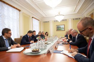 Зеленский встретился с послами стран G7. О чем говорили