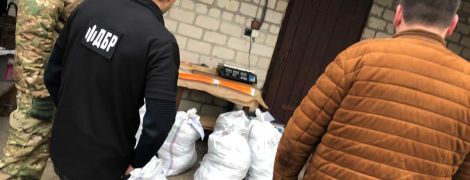 ДБР вилучило бурштину на майже 6 мільйонів гривень. До видобутку можуть бути причетні правоохоронці