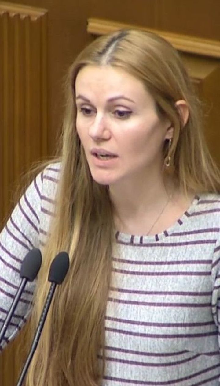 Из фракции "Слуга народа" исключили Антона Полякова и Анну Скороход