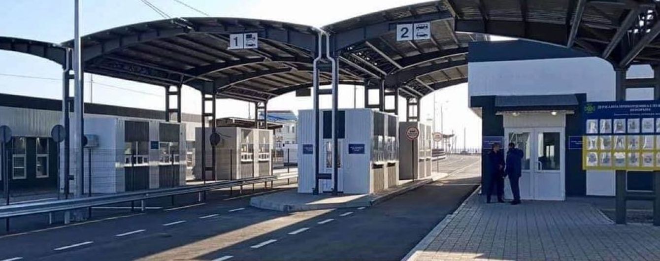 На адмінкордоні з окупованим Кримом відкрили відремонтовані КПВВ. Криклій похизувався результатами