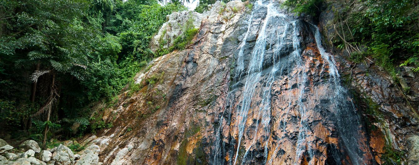 На острове Самуи турист погиб, пытаясь сделать селфи у водопада