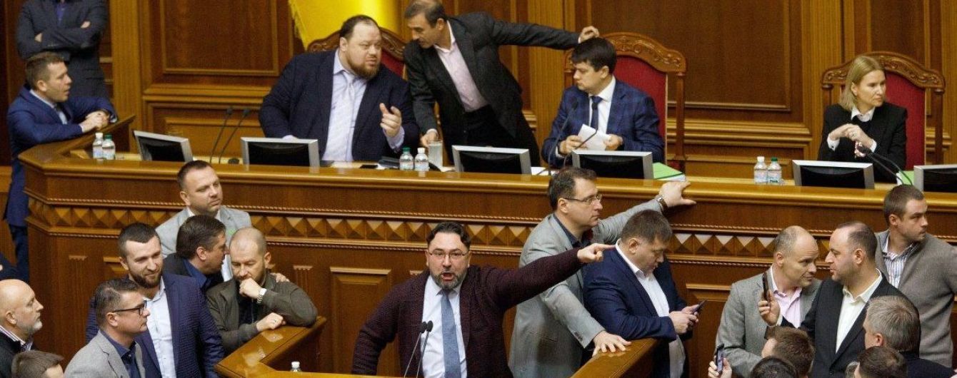 В Раде планируют разработать этический кодекс депутата. Чтобы проще было выгонять из фракций