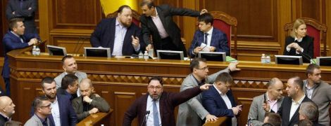 В Раде планируют разработать этический кодекс депутата. Чтобы проще было выгонять из фракций