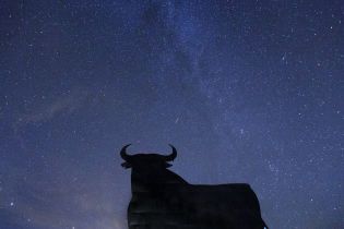 Метеорний дощ Леонід сягає свого піку: як насолодитися зорепадом