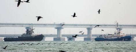 Как захваченные три украинских корабля выводили из акватории Керчи. Фоторепортаж