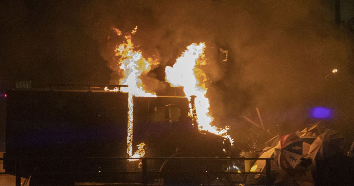 Жорстокі сутички у Гонконгу, різанина у залі гральних автоматів у Києві. П'ять новин, які ви могли проспати