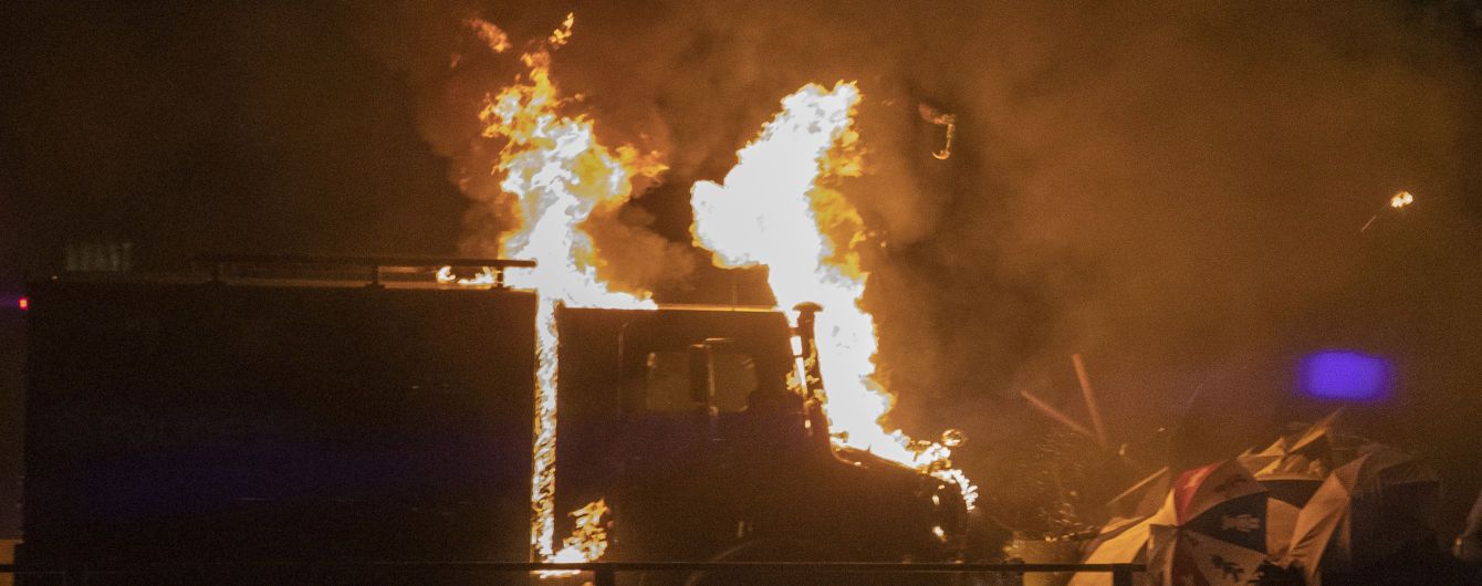 Жорстокі сутички у Гонконгу, різанина у залі гральних автоматів у Києві. П'ять новин, які ви могли проспати