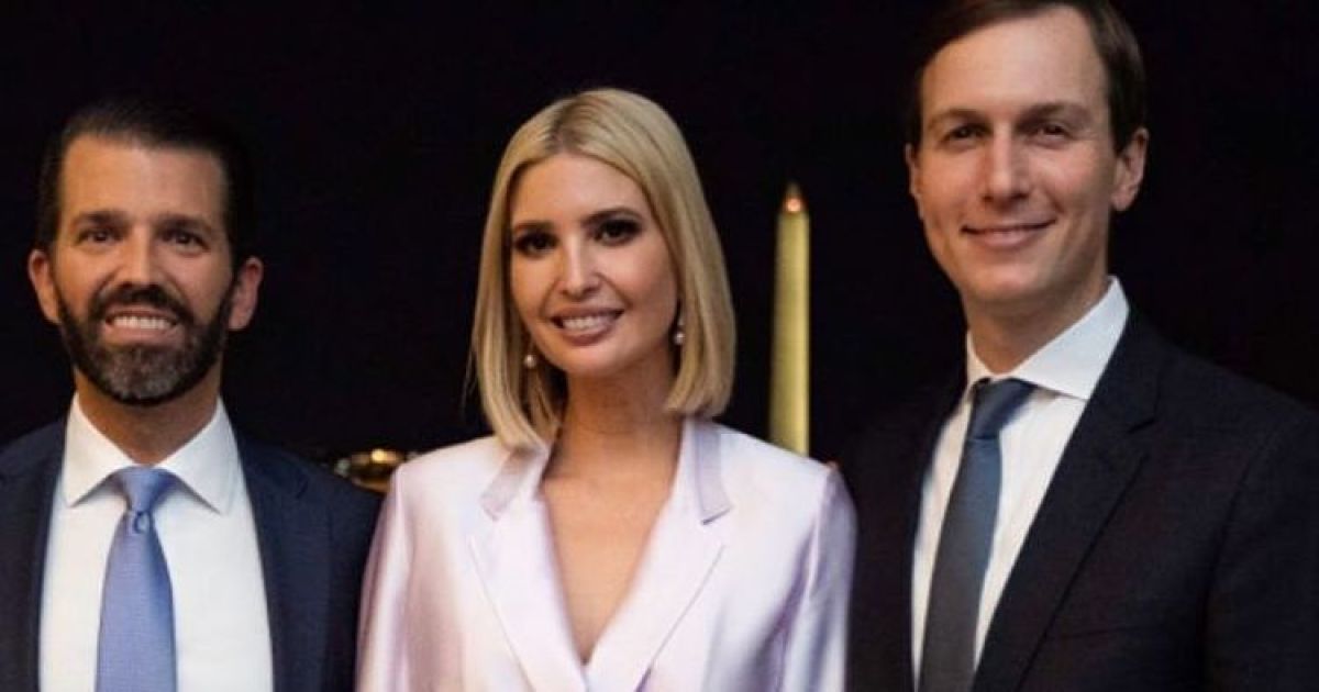 В жакеті на голе тіло: Іванка Трамп у костюмі прийшла на презентацію книжки свого брата