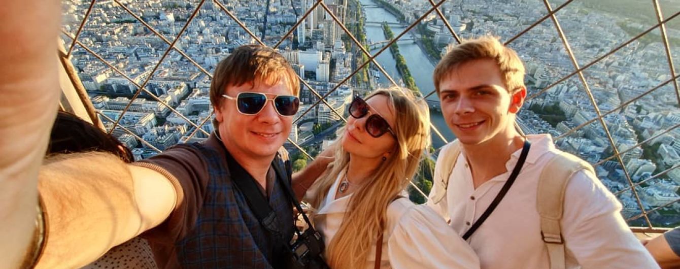 Дмитрий Комаров показал младших брата и сестру в их день рождения
