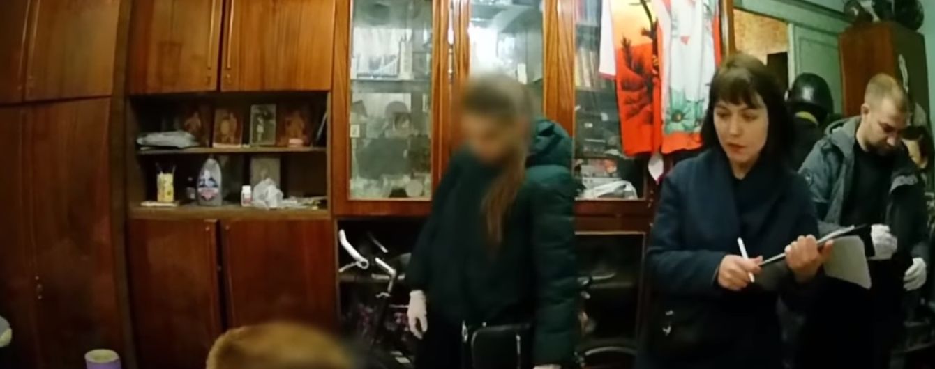 У Києві затримали чоловіків, які побили охоронця магазину до реанімації