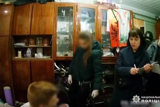 В Киеве задержали мужчин, которые избили охранника магазина до реанимации