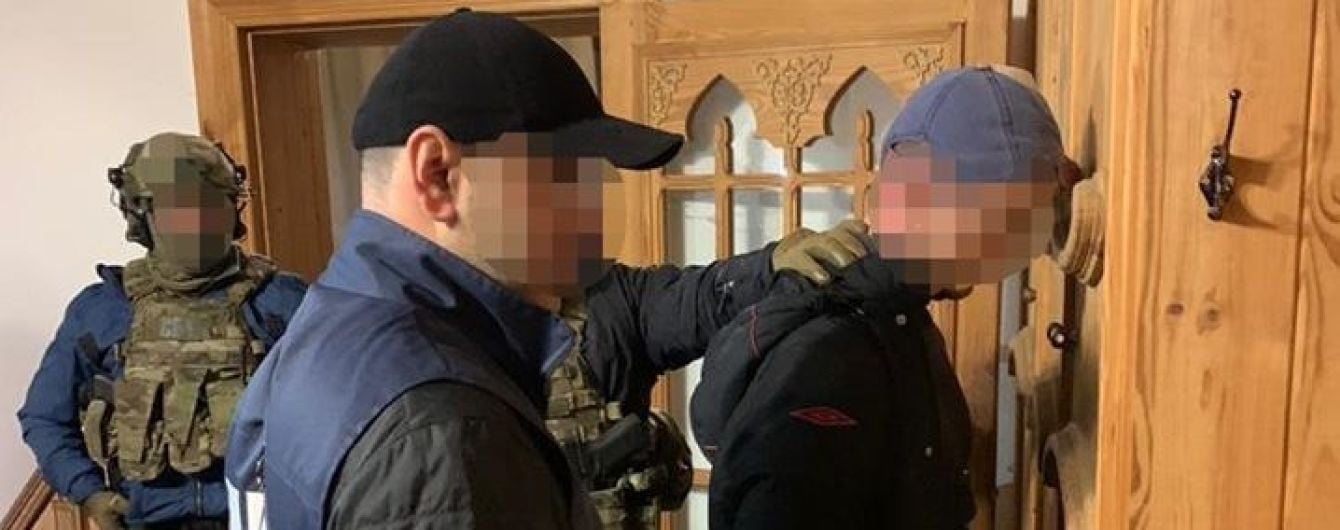 На Донетчине на взятке в 50 тысяч гривен задержали двух полицейских